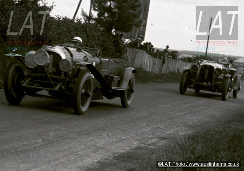 The Bentley and the Stutz at the 1928 Le Mans. (Photo courtesy the LAT Archive and www.austinharris.co.uk).