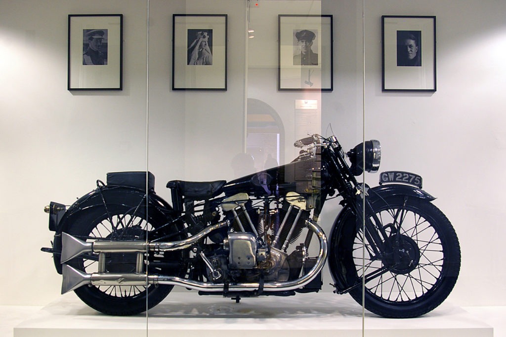 1938 Brough Superior SS100 - Revivaler