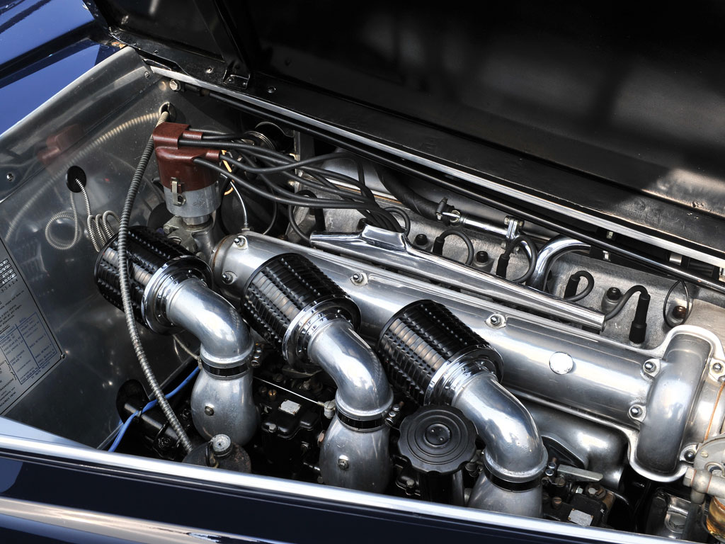 The engine of this 6C 2500 SS has triple Weber carburettors which enhance its liveliness considerably.
