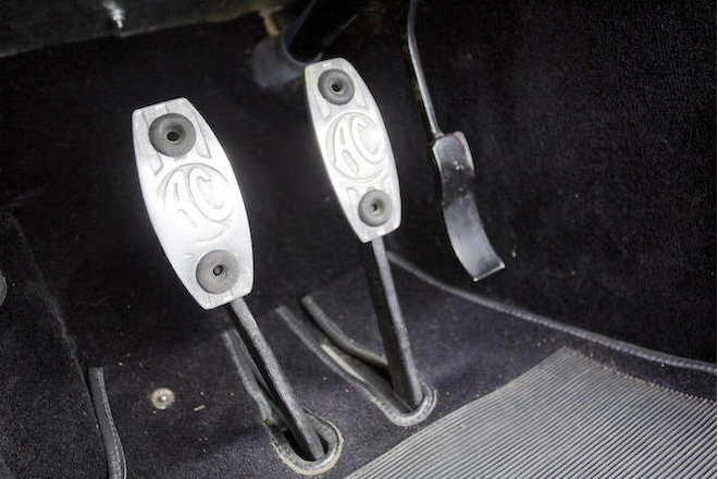 Even the foot-pedals used in the AC Ace bear something of a resemblence to the sorts of pedals one might find in a forties vintage aircraft.