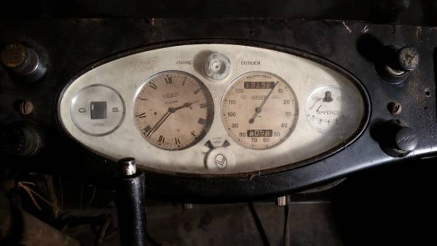 Instrumentation and controls look to be original and complete. (Picture courtesy Craigslist).