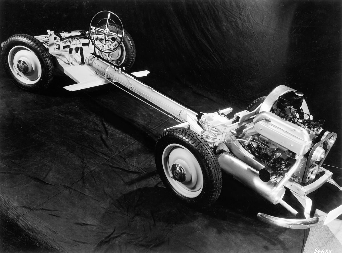 The Mercedes-Benz 170H chassis with its backbone chassis and fully independent suspension was the perfect candidate on which to construct the Schlörwagen concept car.