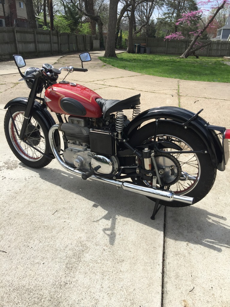The Ariel Square 4 Mark I features a plunger rear suspension and oil damped telescopic front forks. (Picture courtesy eBay).