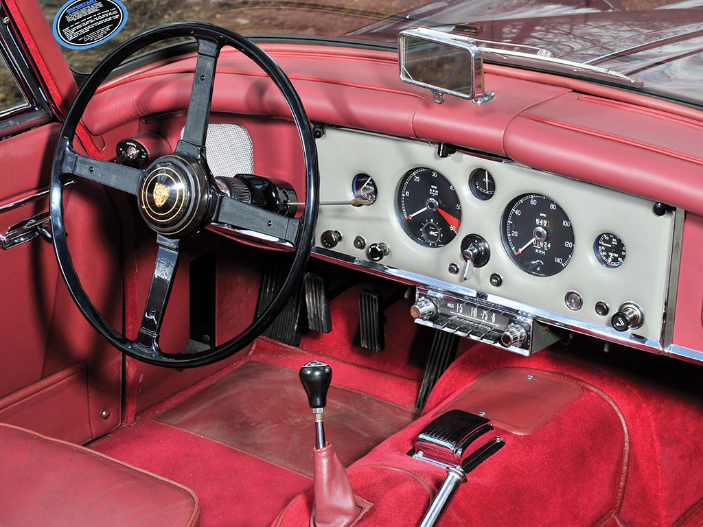 The interior of the XK 150 is very like the XK 120 and XK 140.