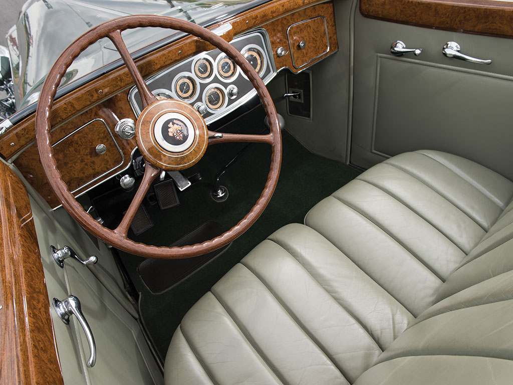 Both the engine and the interior design of the Packard Twelve were intended to evoke comparison with aircraft.