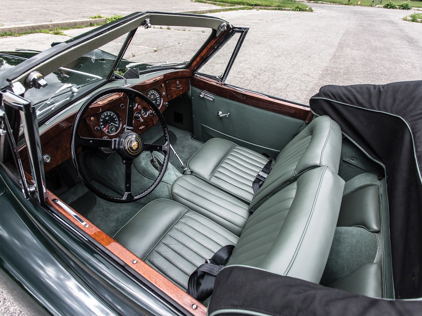 The Jaguar XK140 offered a significant upgrade in interior luxury by comparison with the XK120 it superceded.