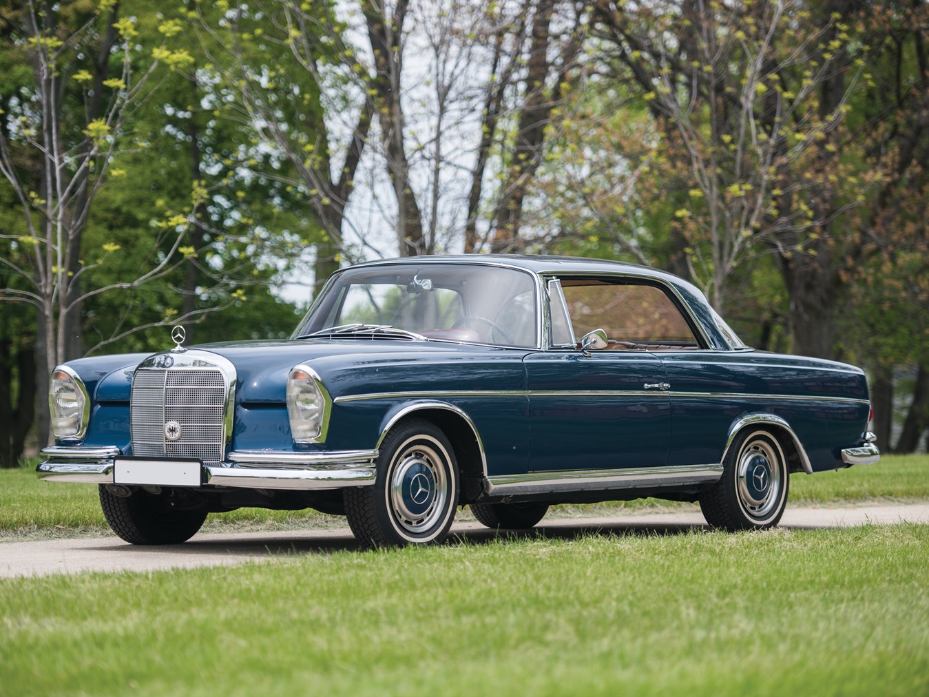 This 1965 Mercedes-Benz 300 SE coupé possesses a clean and unmistakably classic Mercedes-Benz look.