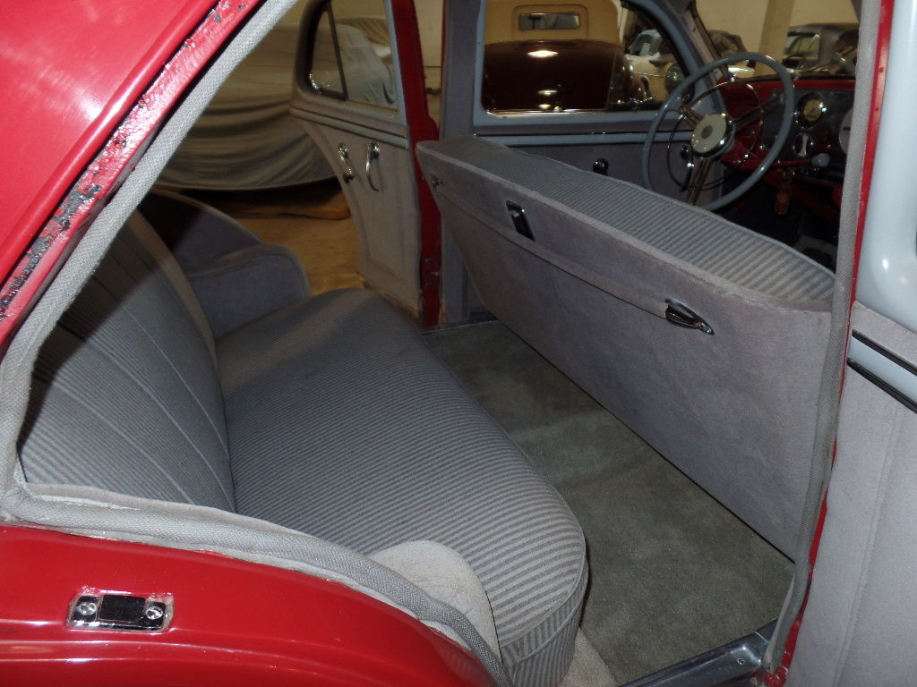 The rear seat offers a nice amount of leg room. Note the transmission tunnel which the front wheel drive Cords did not have.