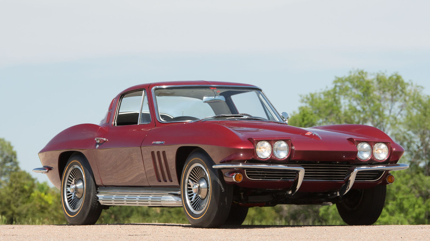 Introduced in 1962 the second model (C2) Corvette featured fully independent front and rear suspension which vastly improved the car's handling.