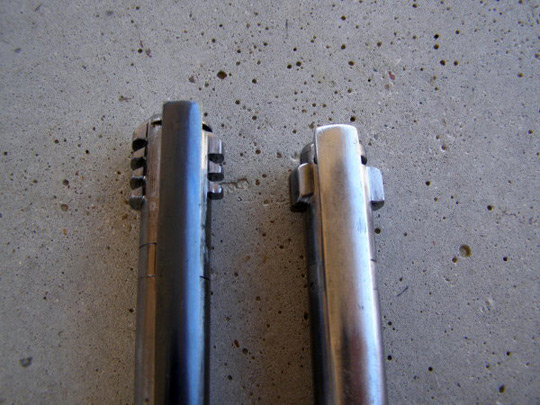 The multi lug bolt of the Newton rifle (left) by comparison with the Mauser 98 (right). (Picture courtesy theboxotruth.com).
