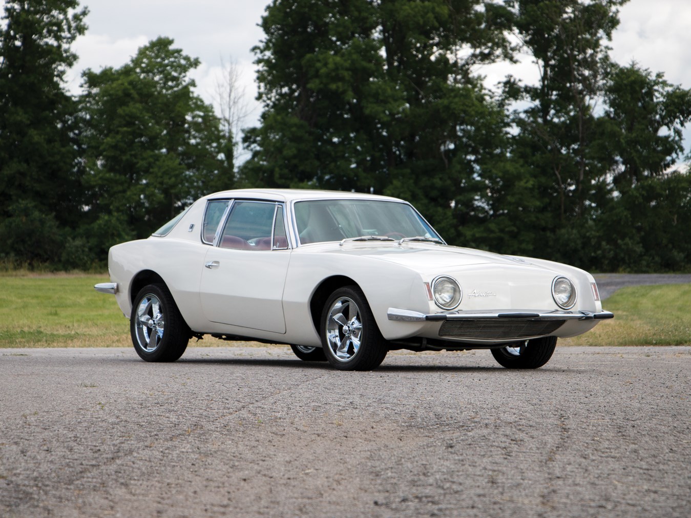 Within one week Raymond Loewy's design team had created the Avanti design and a eighth scale clay 3D model.