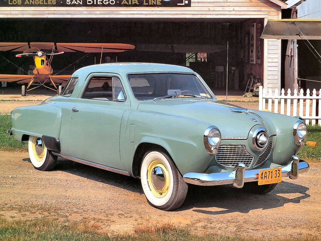 Designed by renowned American industrial designer Raymond Loewy the Studebaker Starlight had a front end reminiscent of the streamliner trains Loewy also designed.