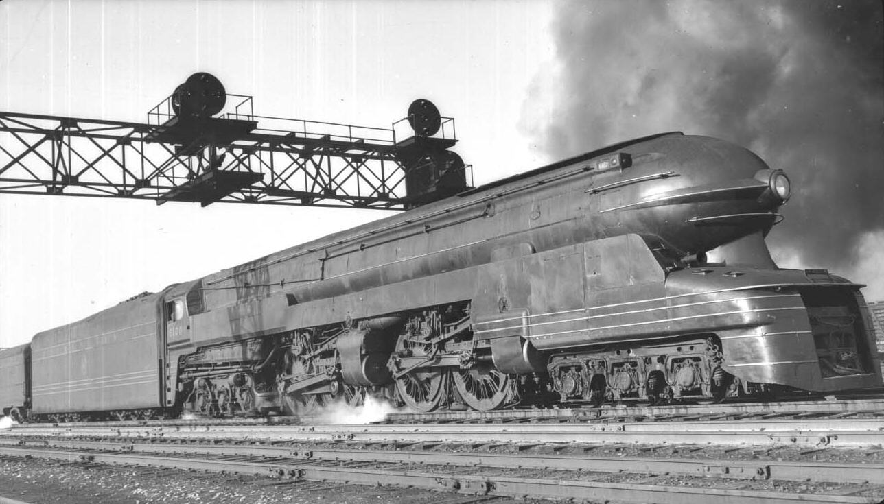 The duplex locomotive Raymond Loewy designed for the Pennsylvania Railroad. The influence on the design of nose of the Studebaker Starlight is apparent. (Picture courtesy streamlinermemories.info).