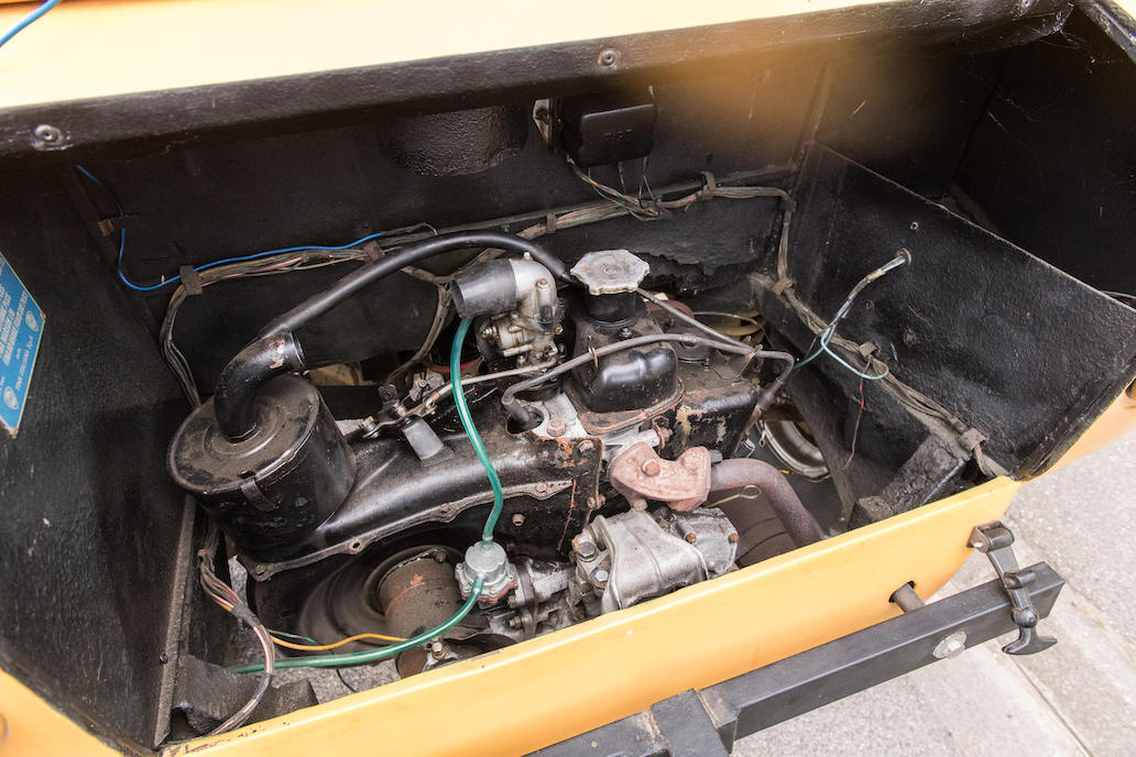 The Fiat 500 engine and transmission are mounted in the rear as they are in the Fiat 500 Bambina.