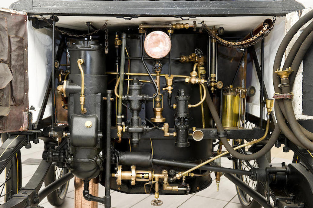 The steam engine and boiler of the 1897 Hart steam car.