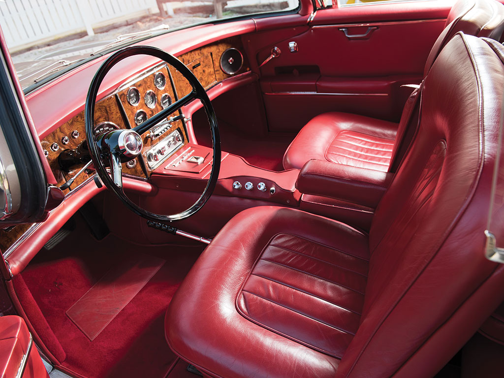 The interior of the Facel Vega has always been one of its strong points. It has one of the best laid out, and most aesthetically pleasing interiors of a driver's car ever created.