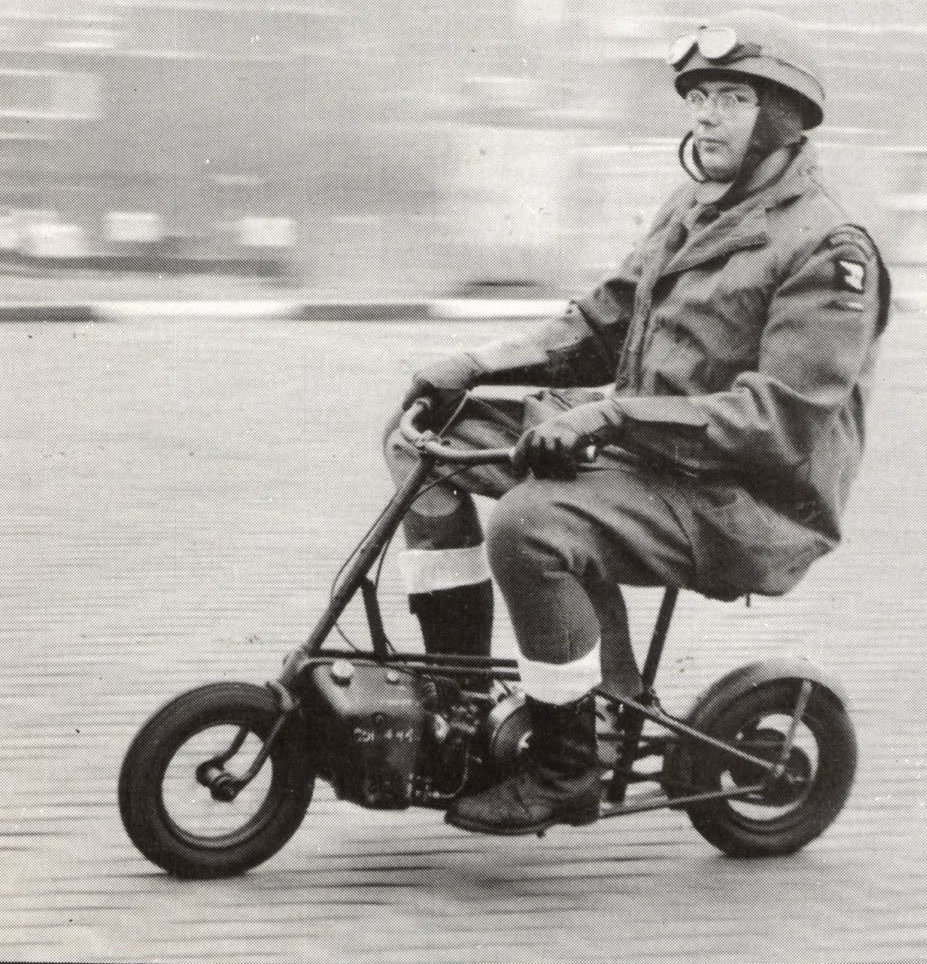 Diverses photos de la WWII - Page 6 Welbike-Paratrooper-Motorcycle-fanda.nova_.cz_