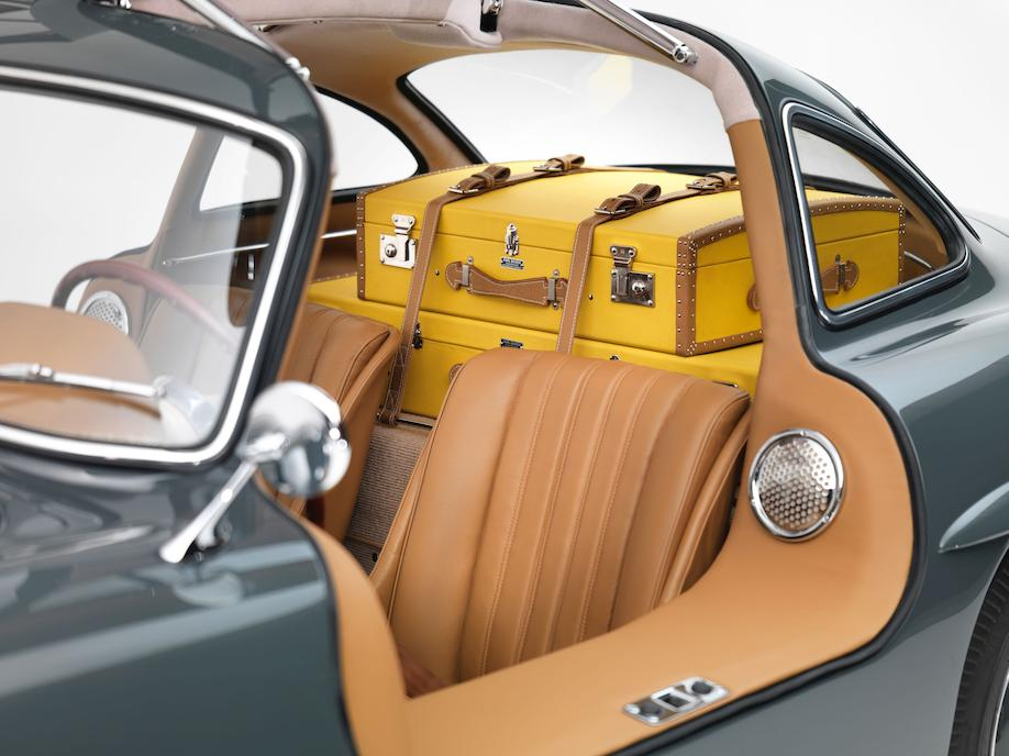 Mercedes-Benz 300SL coupé fitted luggage
