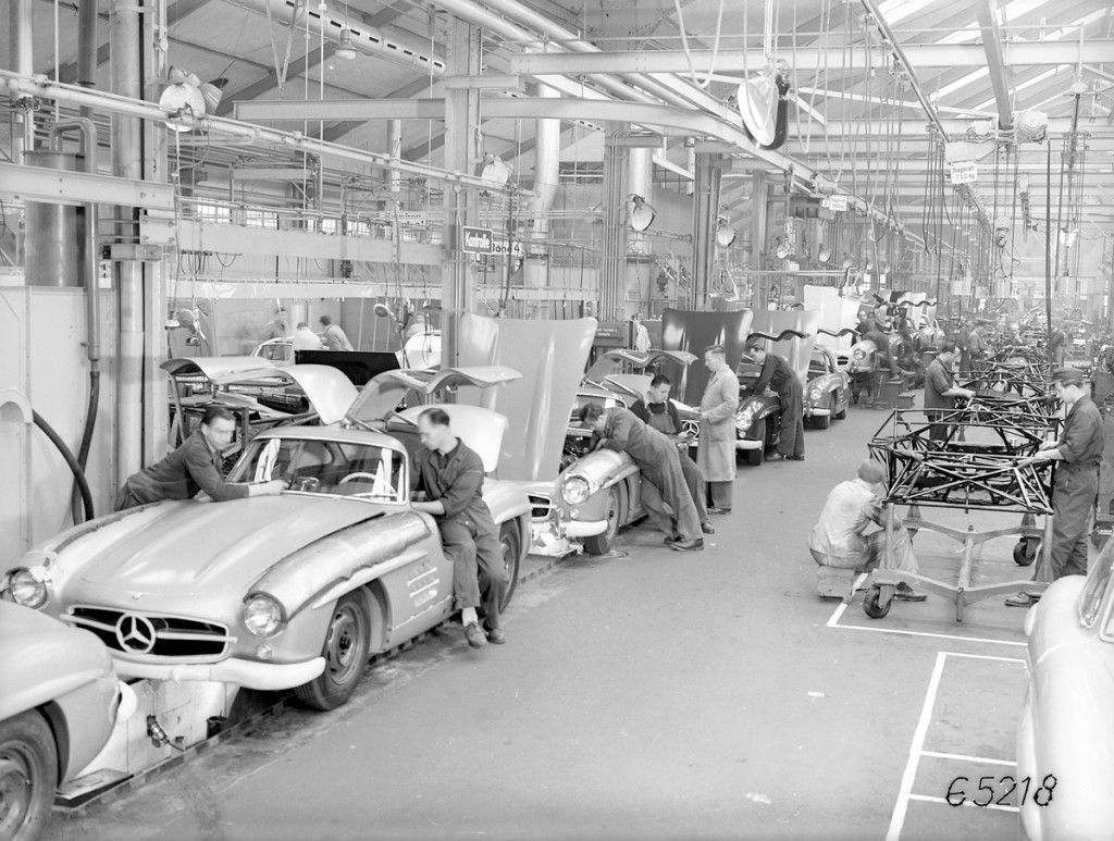 Mercedes-Benz 300SL Coupé production line