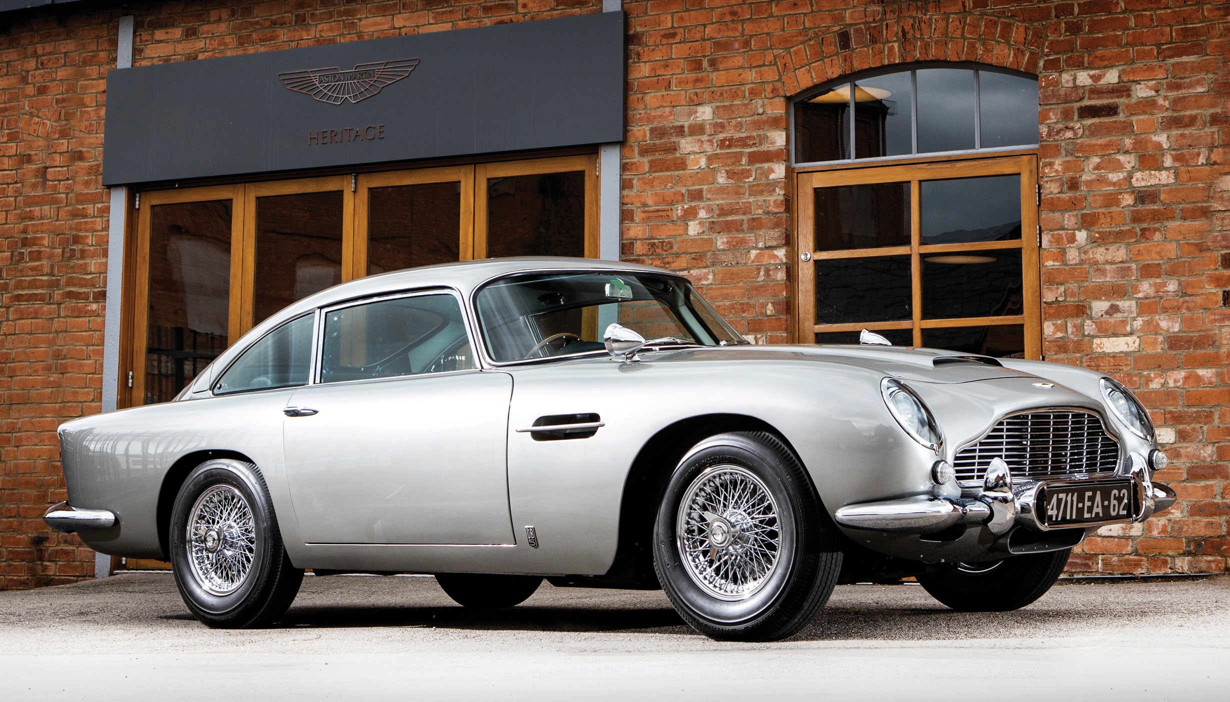 Aston Martin DB5 James Bond 007 Movie Car Goldfinger Thunderball