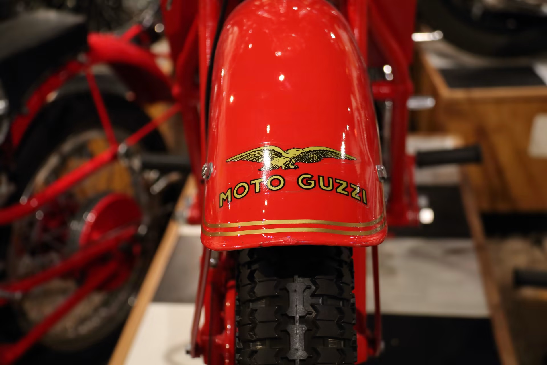 Moto Guzzi logo imemorial Giovanni Ravelli